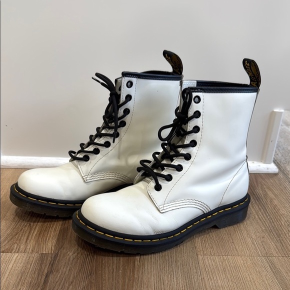 Dr. Martens 1460 Combat Boot Women's in White Leather Size 8 Style 11821 - Picture 1 of 8